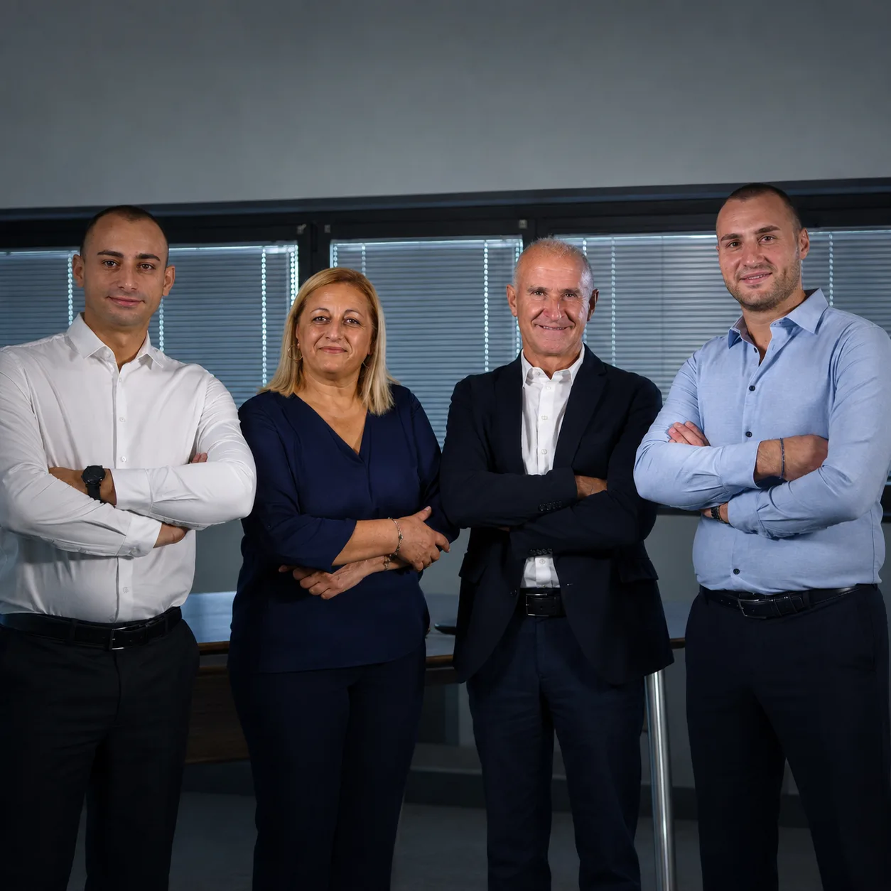 فريق IANNELLOINOX أثناء العمل على منشأة من الفولاذ المقاوم للصدأ